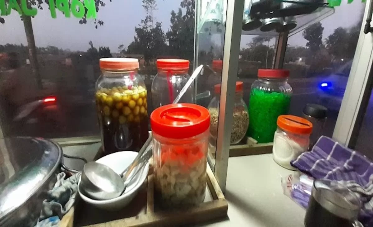 Menghangatkan Malam Cilacap dengan Wedang Jambu yang Bikin Ketagihan